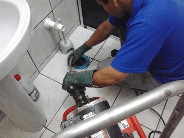 Tình trạng nghẹt cống – Nỗi ám ảnh trong mỗi gia đình
