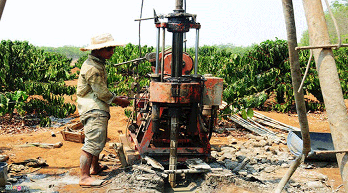Tiến hành khoan giếng