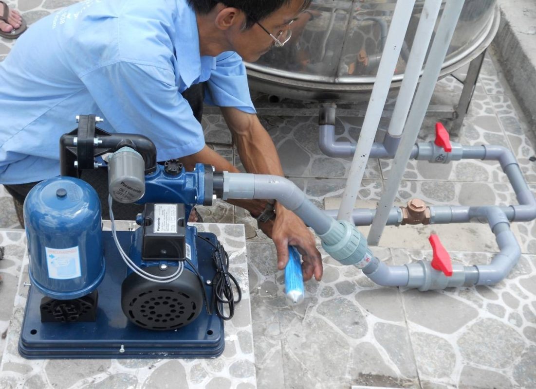 4. Nước giếng có mùi hôi, đổi màu, lắng cặn