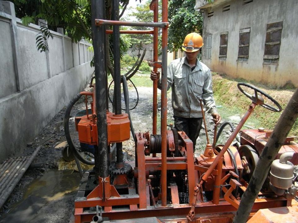 Tiến hành khoan giếng