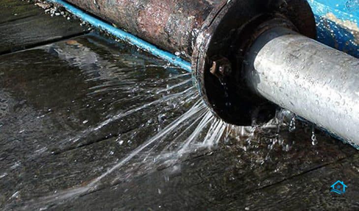 Máy bơm bị rò rỉ nước