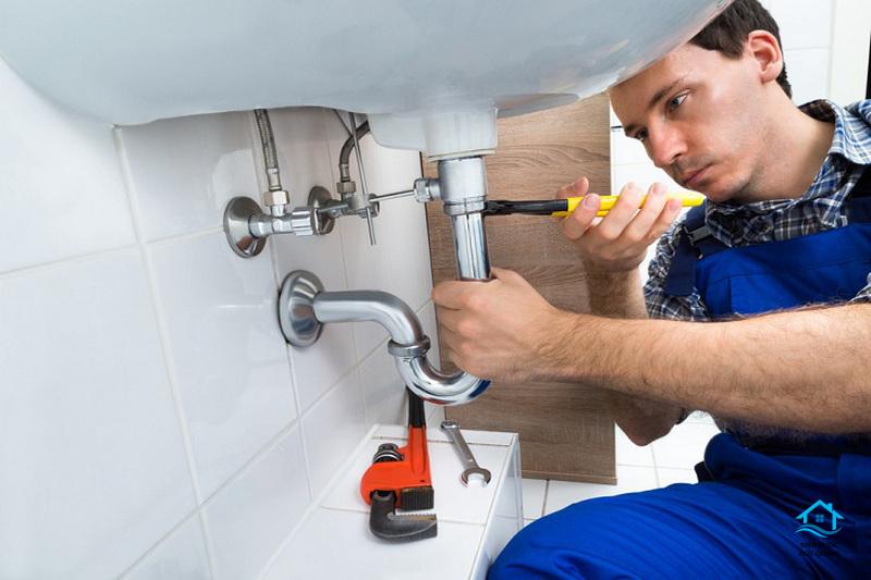 Thợ sửa ống nước chuyên nghiệp giúp xử lý triệt để và nhanh chóng